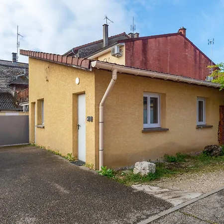 Guest house La Perle Lune -chambre En Colocation- Centre - - Parking Amberieu-en-Bugey